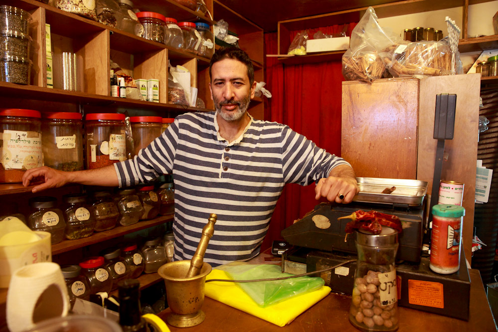 Raviv: The Wonderful Wizard of Spices